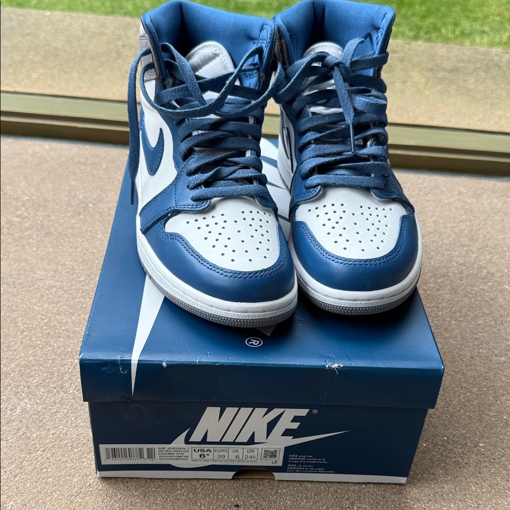 Air Jordan Retro High Blue and White High-Tops